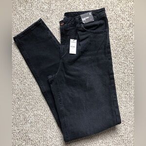Express Relaxed Tapered Mid Rise Jeans.  Size 8L. New.